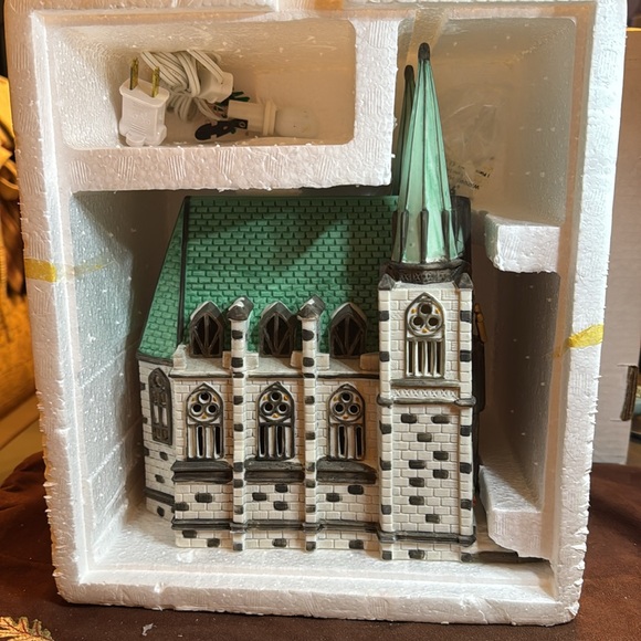 🐈‍⬛ Heritage Village Christmas in the City Series “Cathedral “(R) - Picture 11 of 12